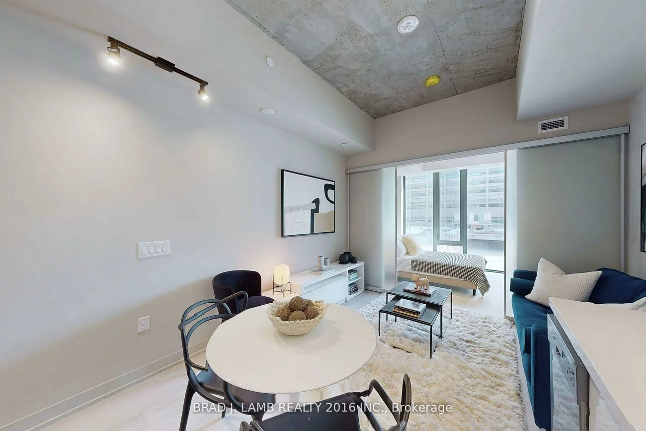 195, McCaul, Kensington-Chinatown, Toronto