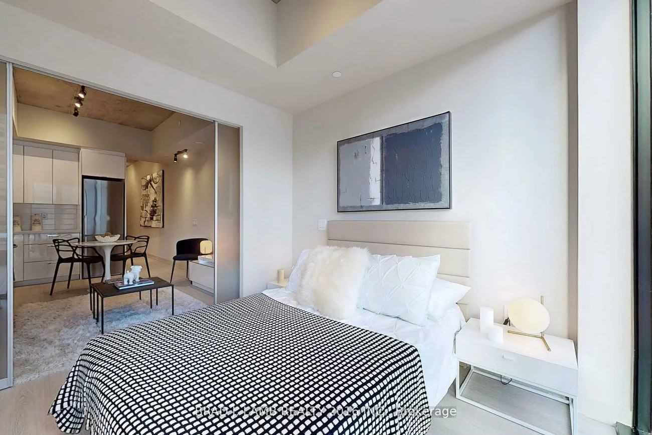 195, McCaul, Kensington-Chinatown, Toronto