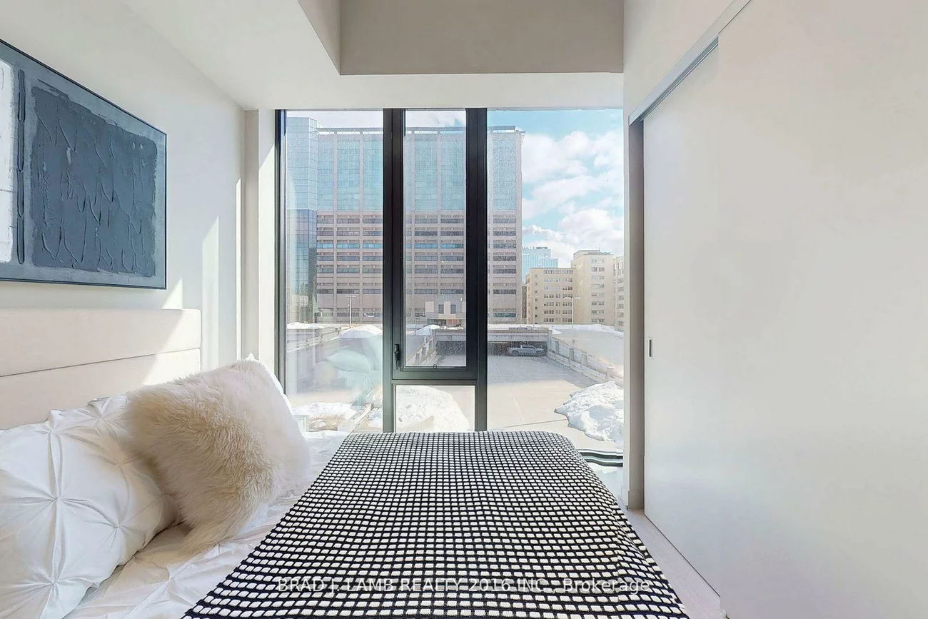 195, McCaul, Kensington-Chinatown, Toronto