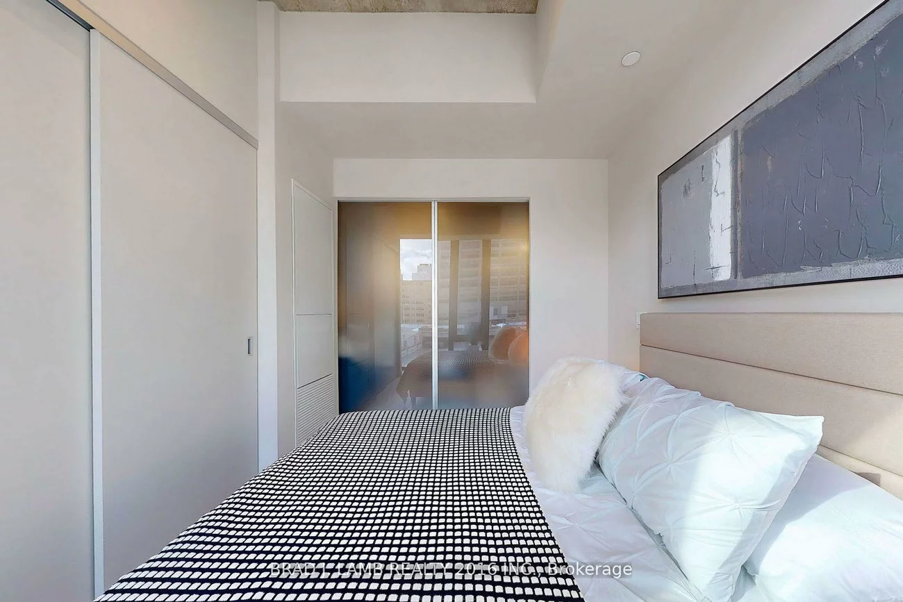 195, McCaul, Kensington-Chinatown, Toronto