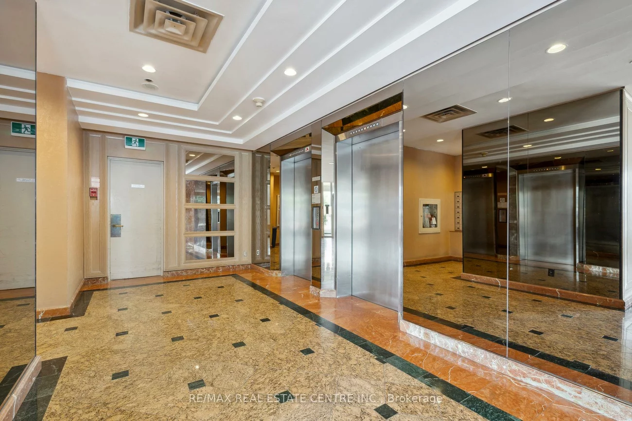 251, Queens, Waterfront Communities C1, Toronto