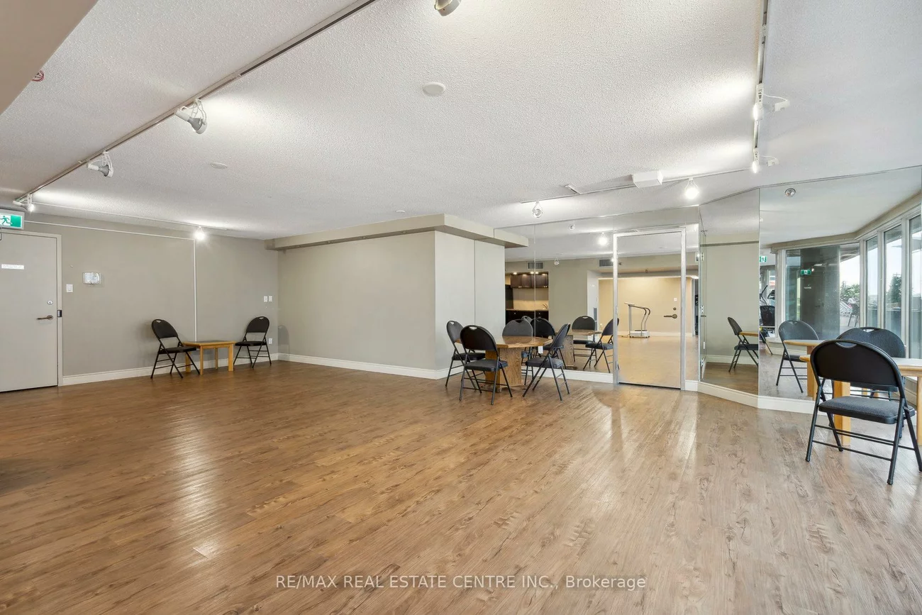 251, Queens, Waterfront Communities C1, Toronto