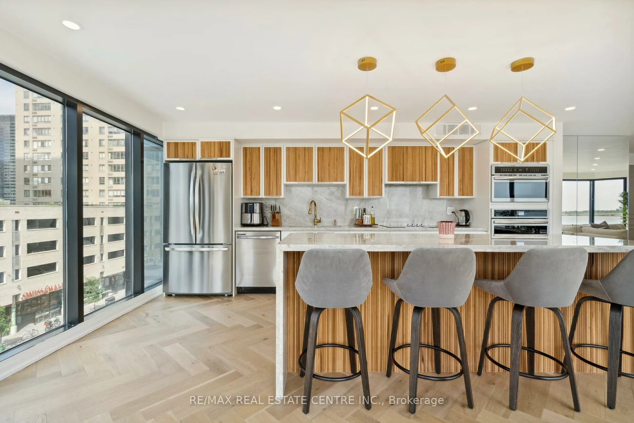 251, Queens, Waterfront Communities C1, Toronto