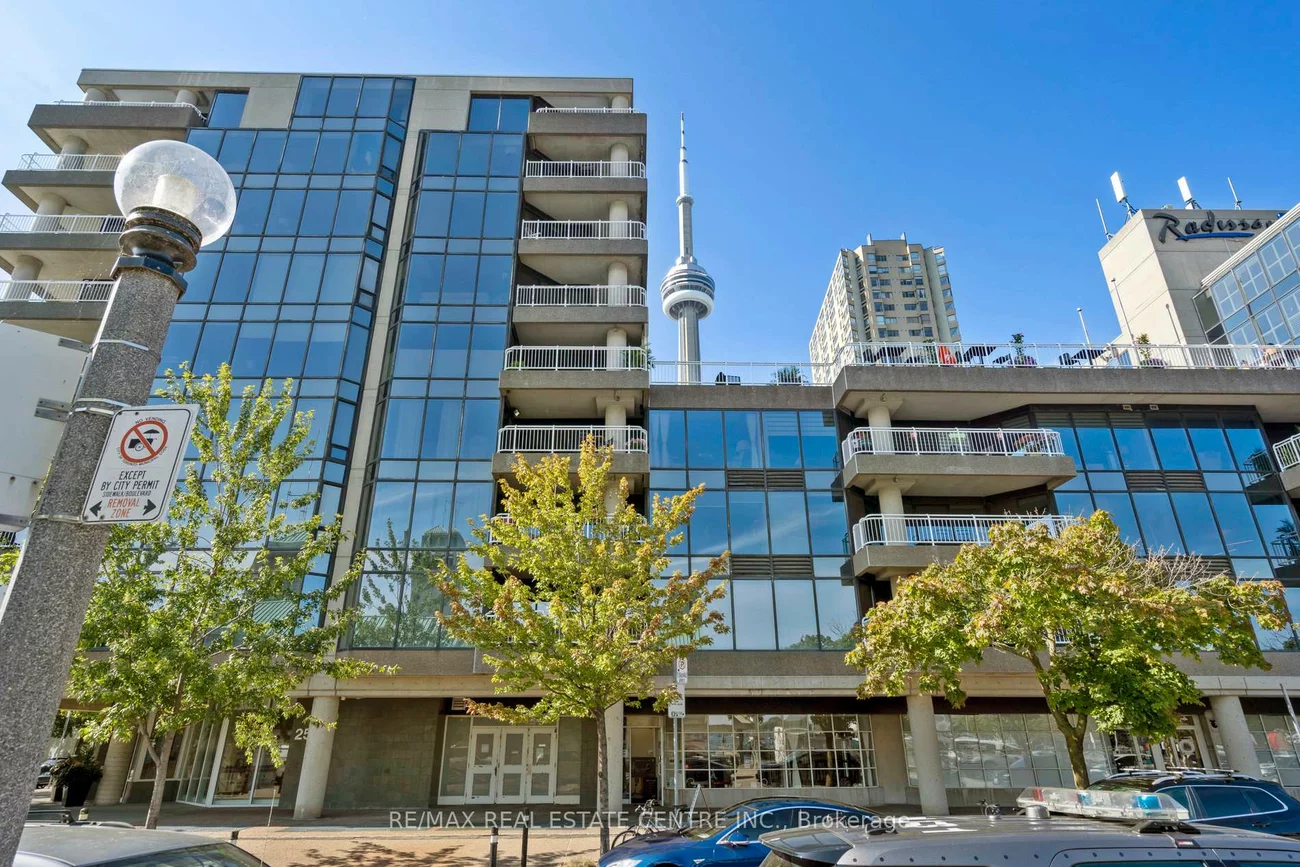 251, Queens, Waterfront Communities C1, Toronto