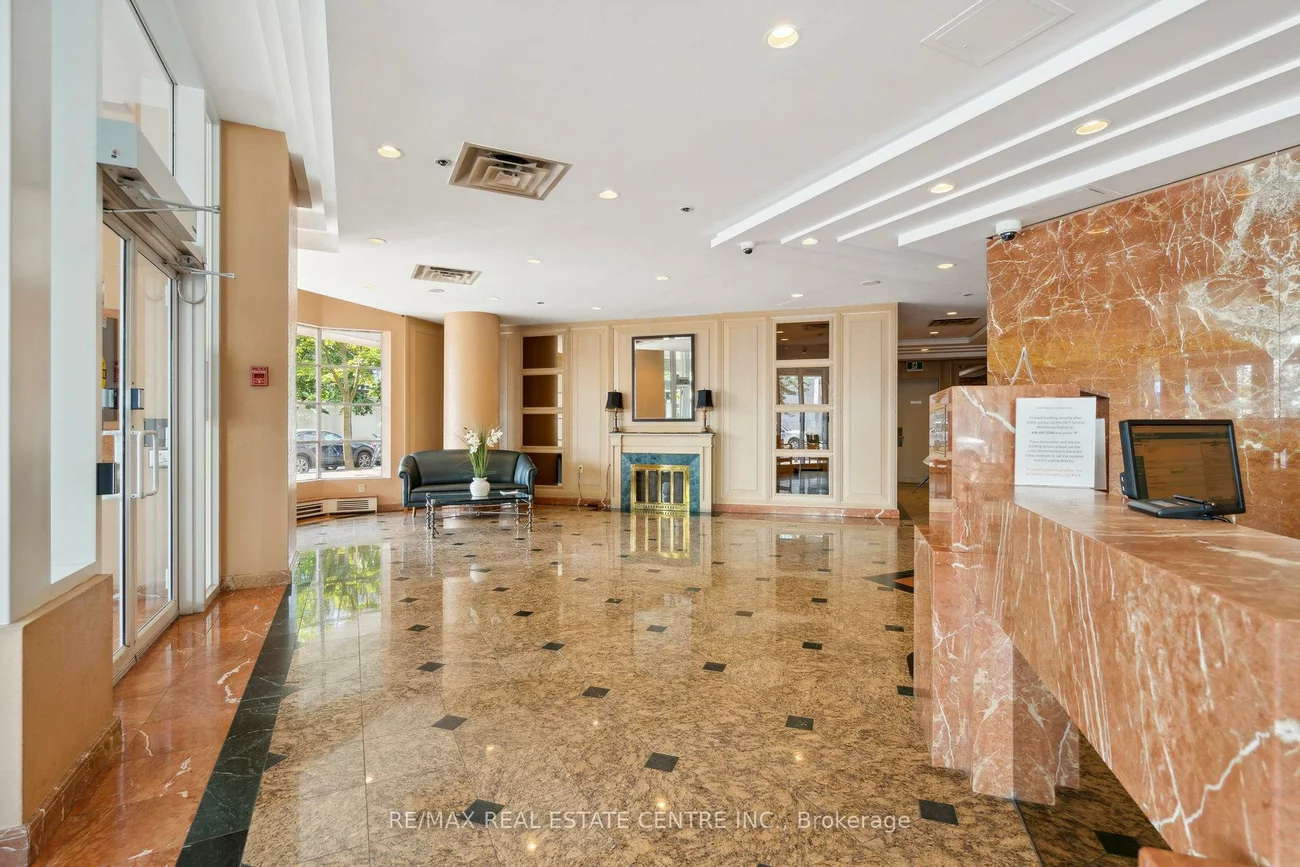 251, Queens, Waterfront Communities C1, Toronto