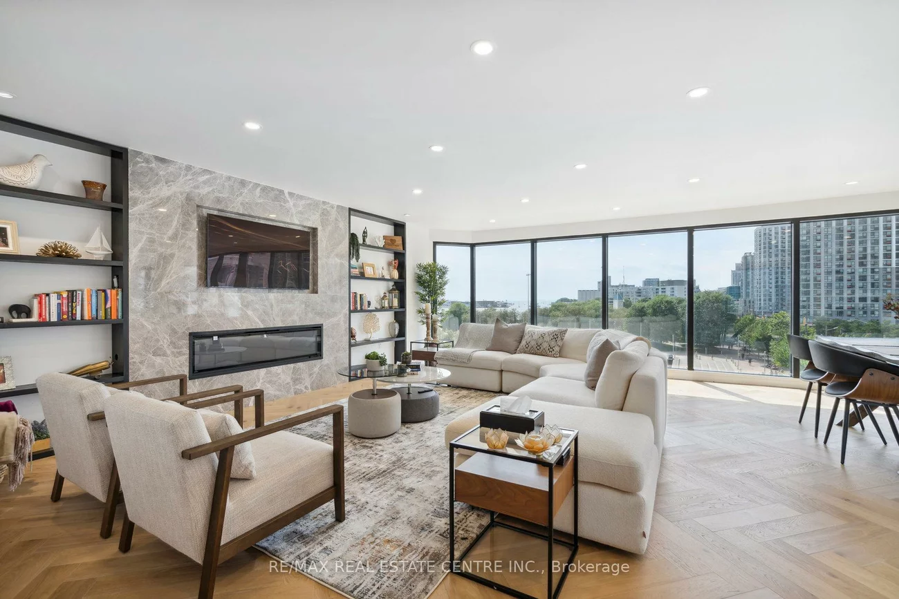 251, Queens, Waterfront Communities C1, Toronto