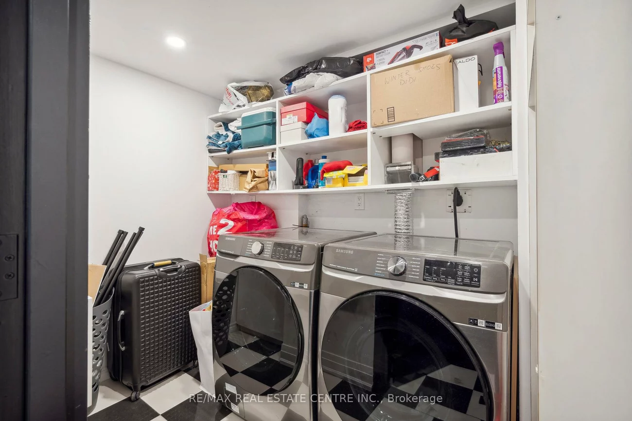 251, Queens, Waterfront Communities C1, Toronto