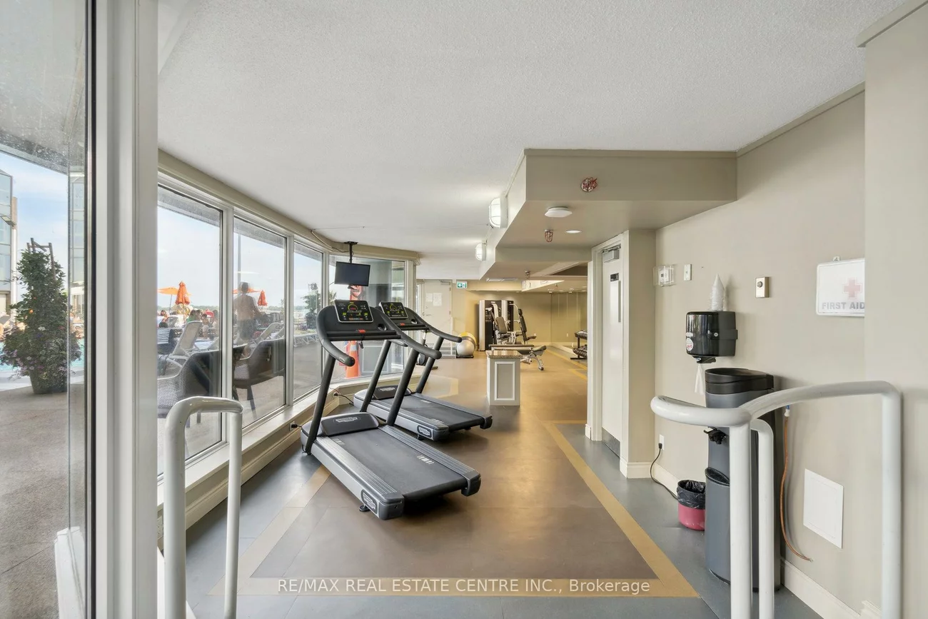 251, Queens, Waterfront Communities C1, Toronto