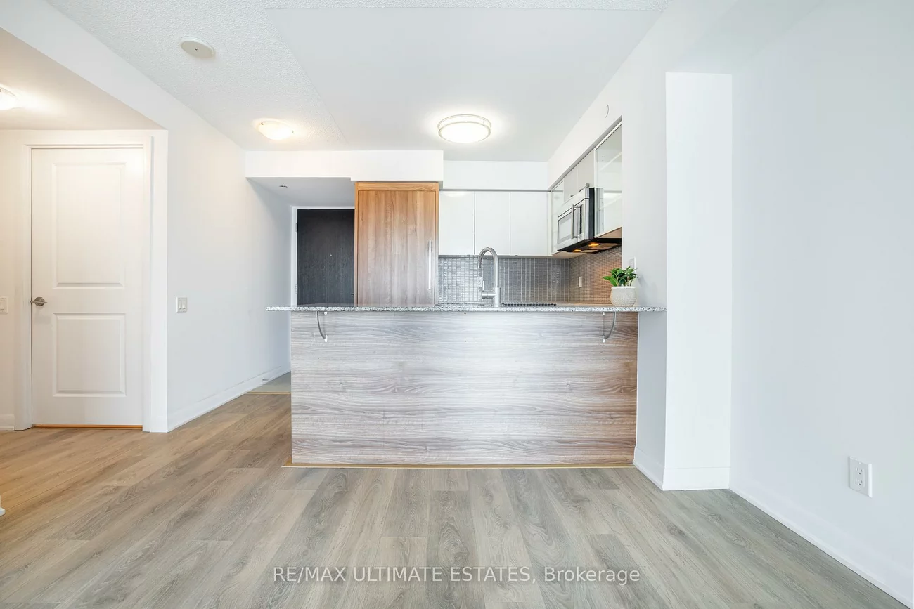 5168, Yonge, Willowdale West, Toronto