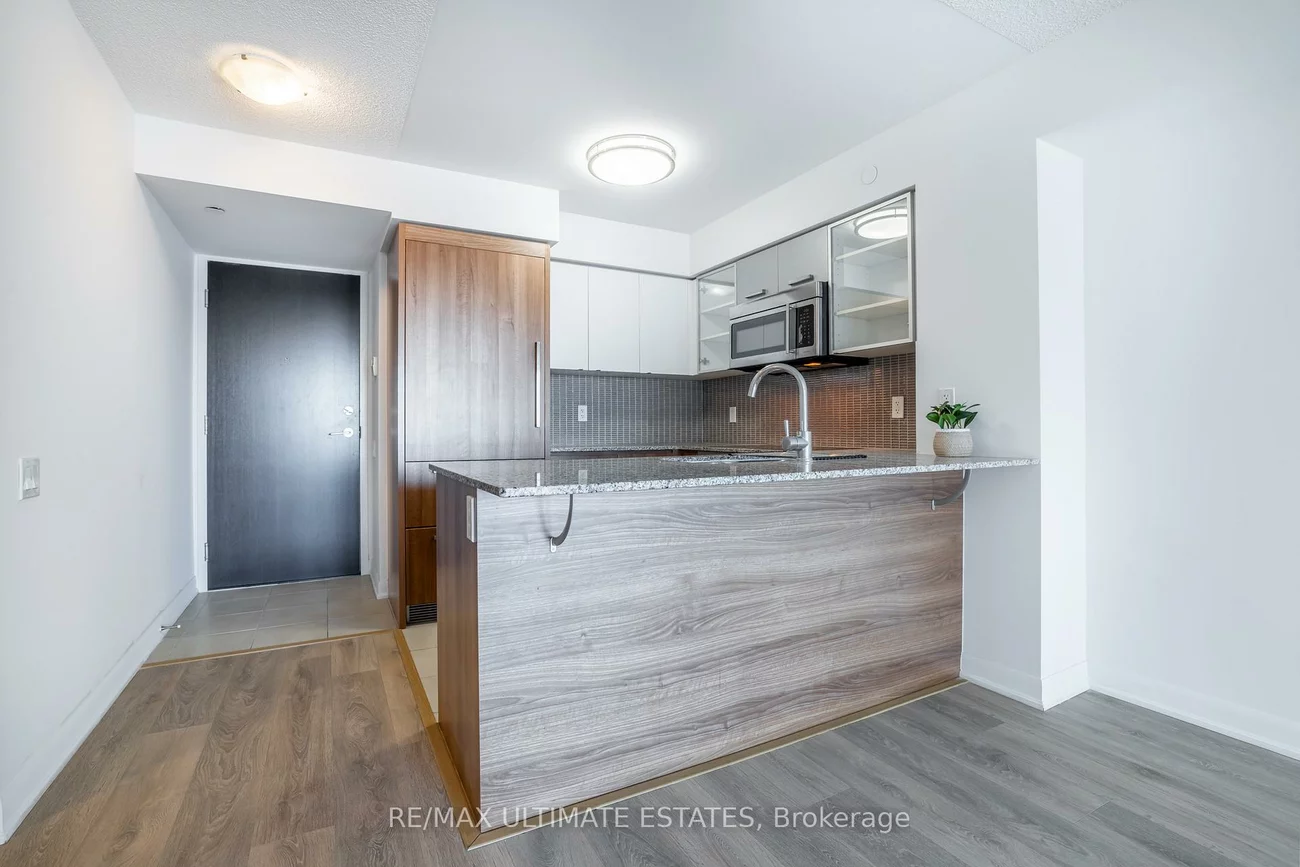 5168, Yonge, Willowdale West, Toronto