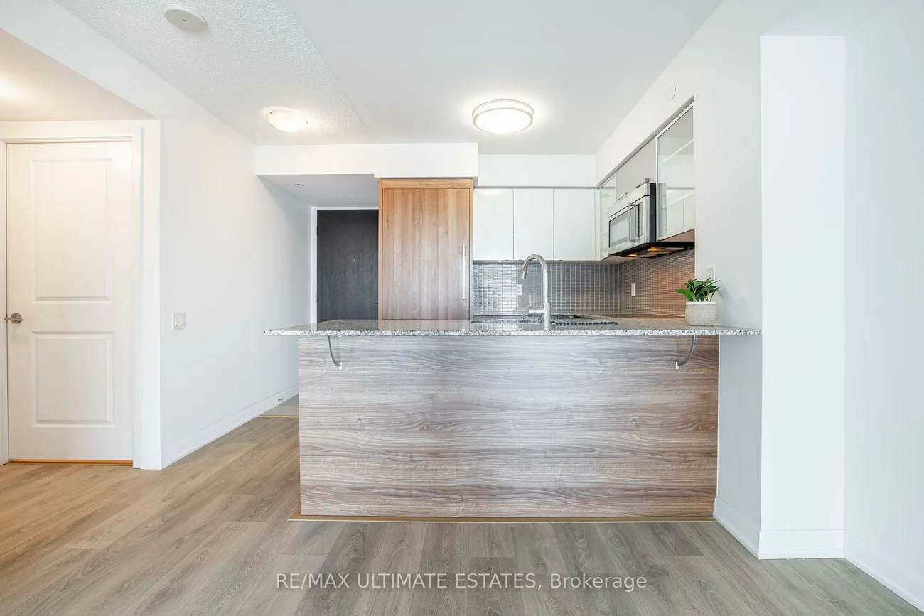 5168, Yonge, Willowdale West, Toronto