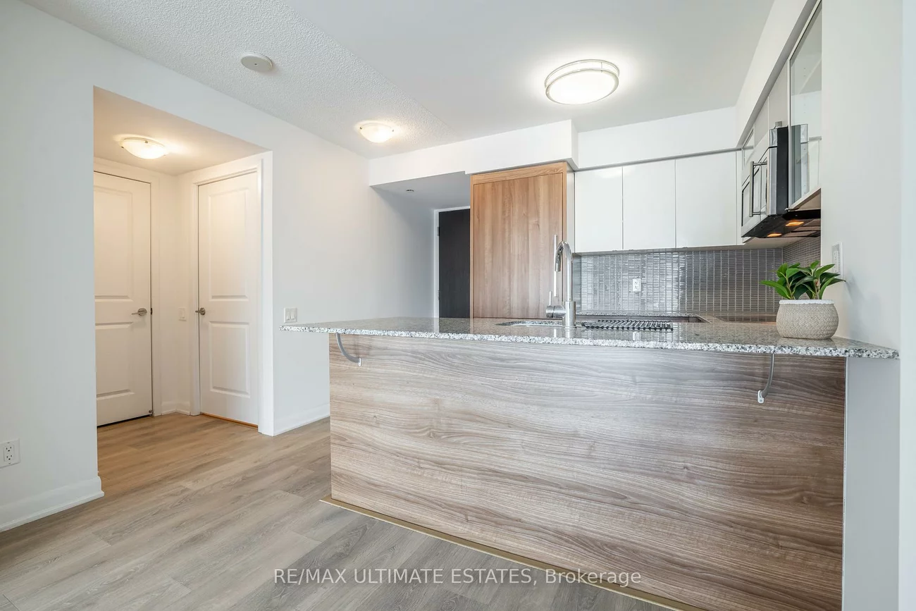 5168, Yonge, Willowdale West, Toronto