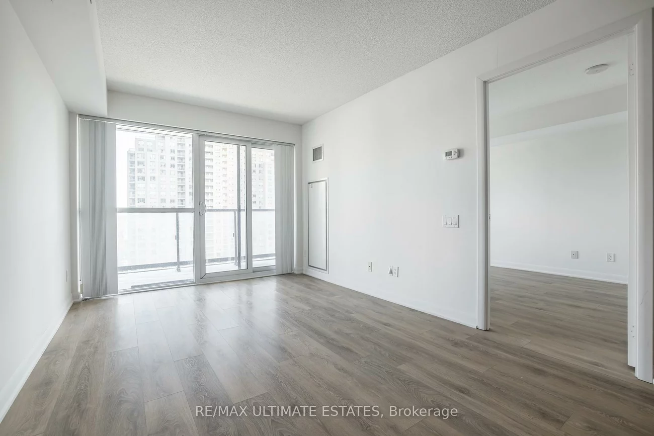 5168, Yonge, Willowdale West, Toronto