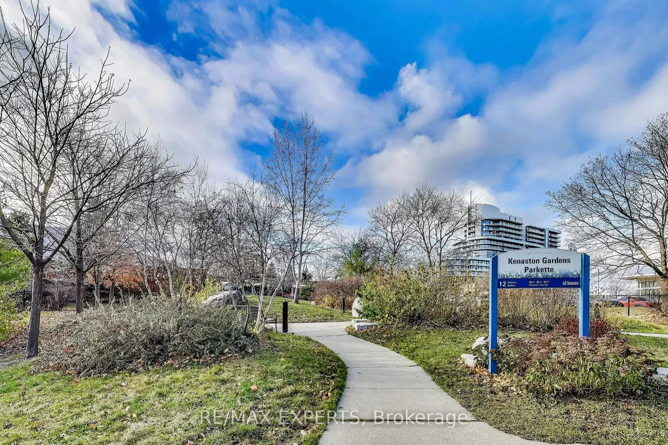 7, Kenaston, Bayview Village, Toronto