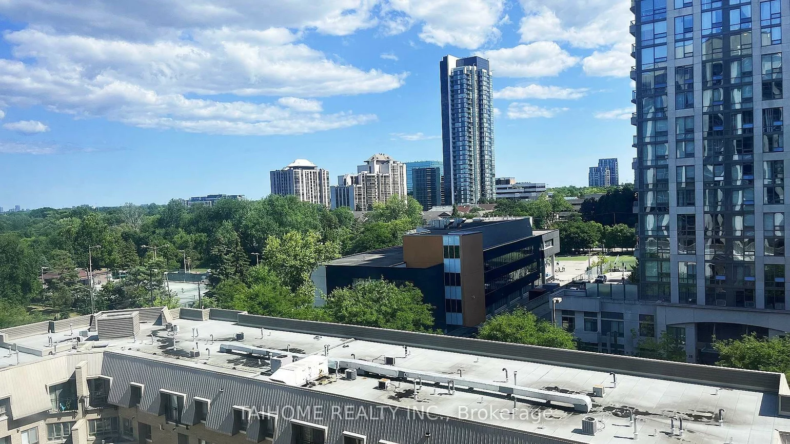 28, Hollywood, Willowdale East, Toronto