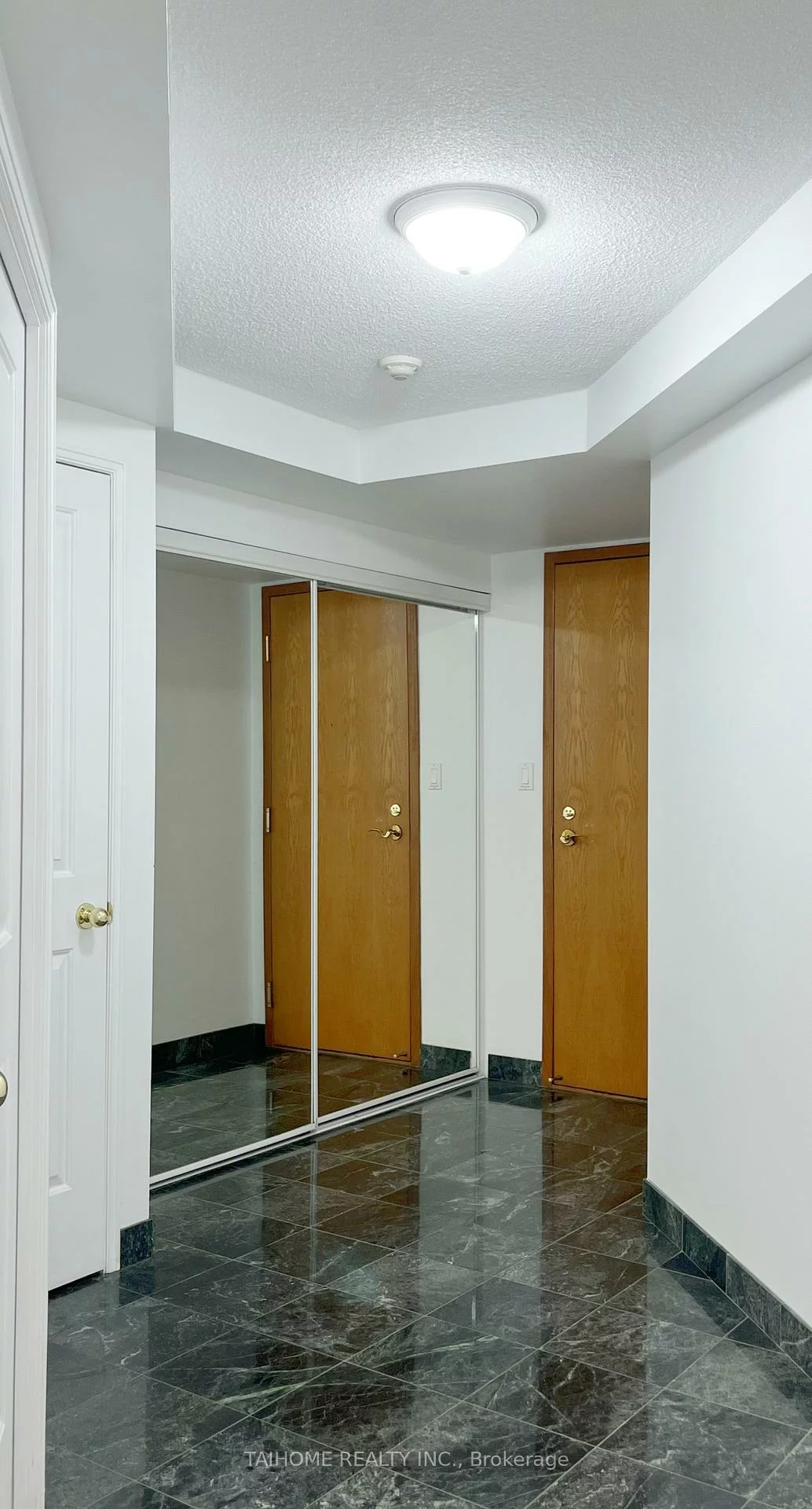 28, Hollywood, Willowdale East, Toronto