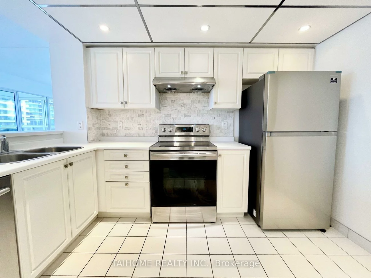 28, Hollywood, Willowdale East, Toronto