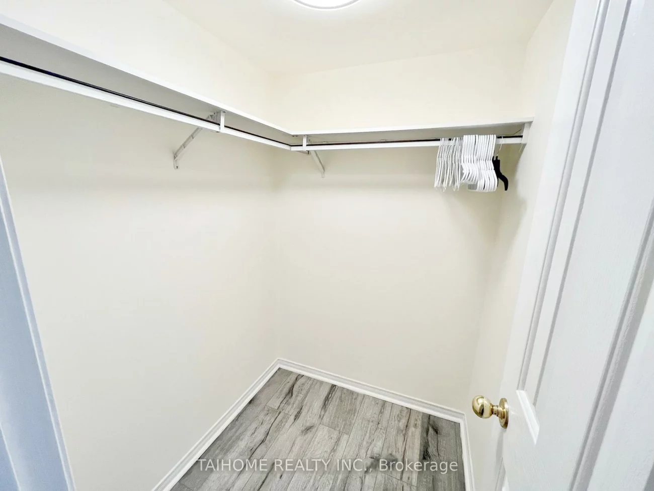 28, Hollywood, Willowdale East, Toronto