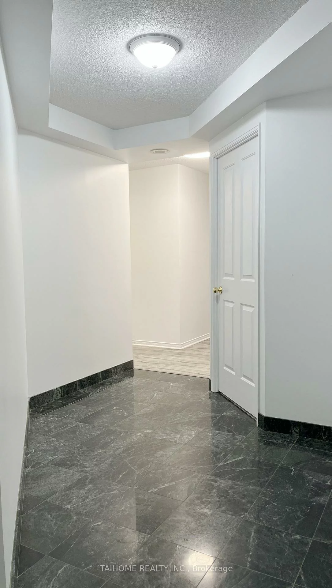 28, Hollywood, Willowdale East, Toronto