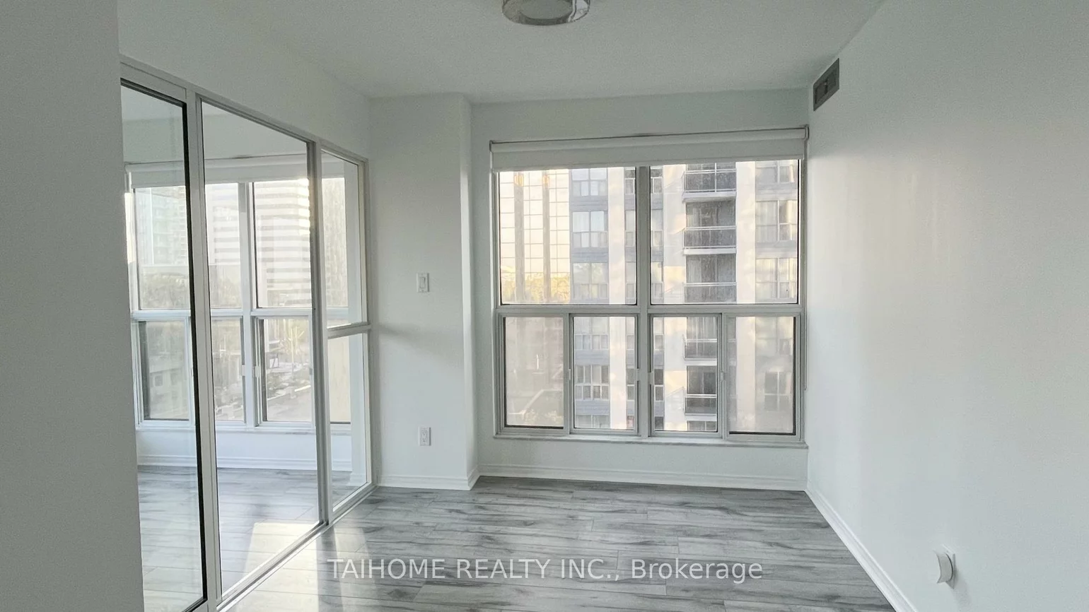 28, Hollywood, Willowdale East, Toronto