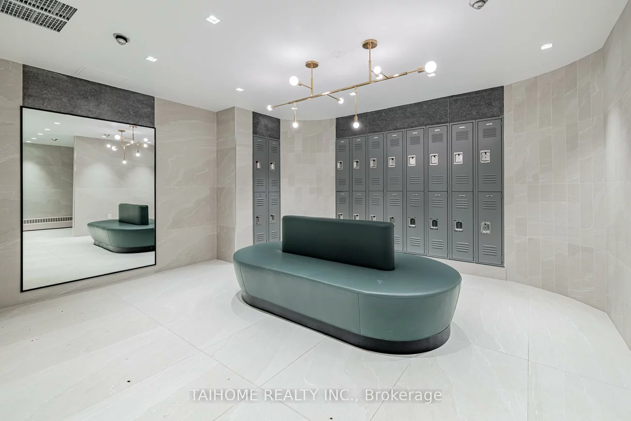 28, Hollywood, Willowdale East, Toronto