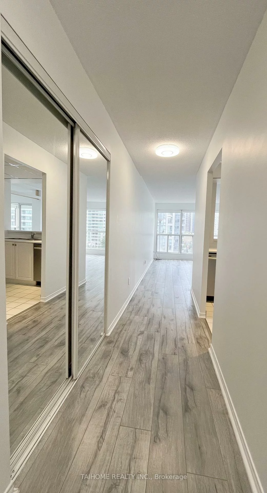 28, Hollywood, Willowdale East, Toronto