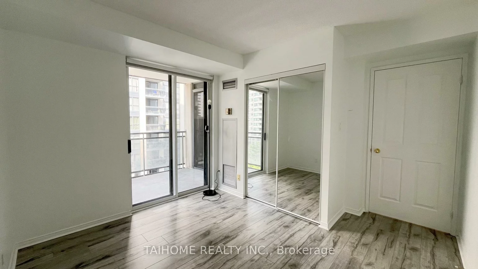 28, Hollywood, Willowdale East, Toronto