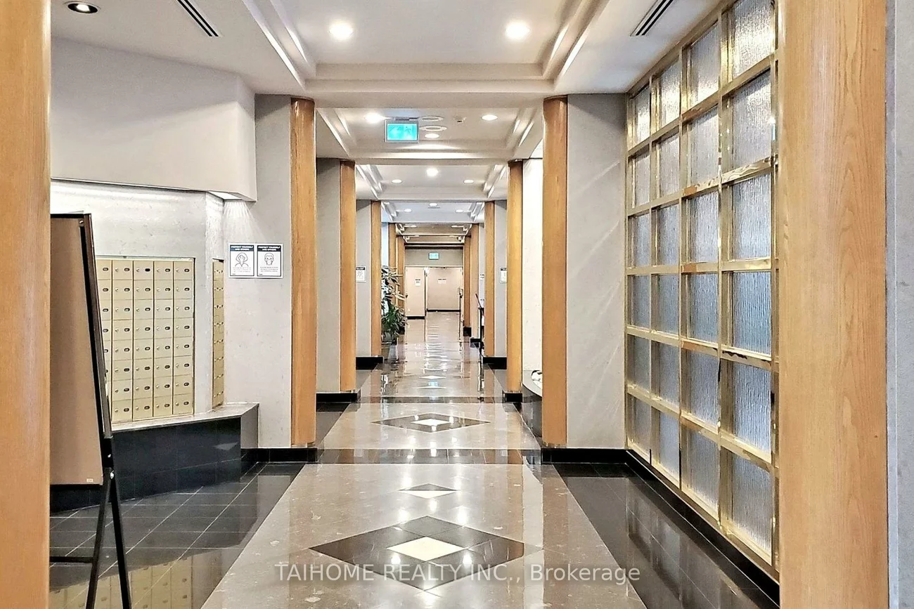 28, Hollywood, Willowdale East, Toronto