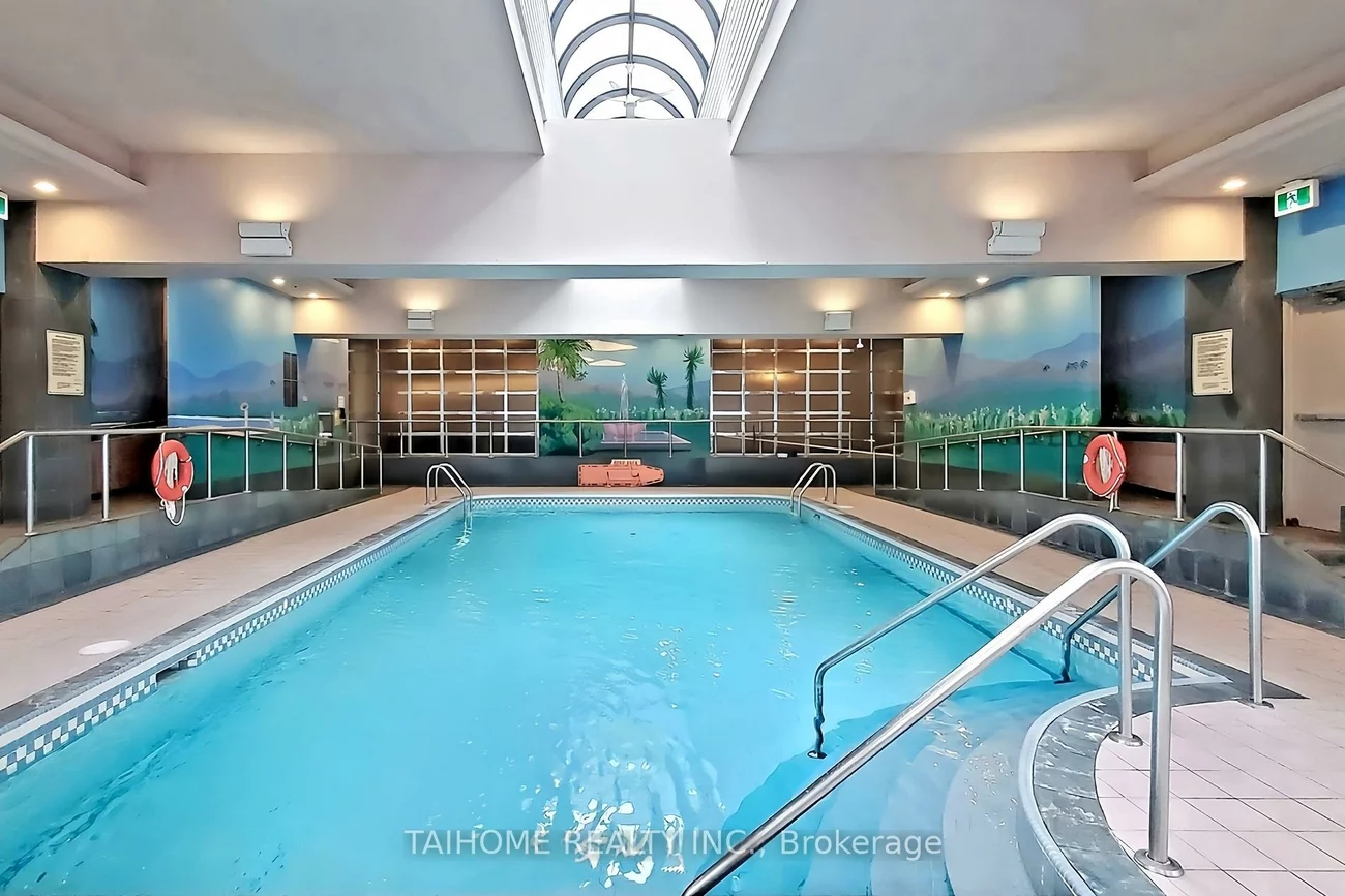 28, Hollywood, Willowdale East, Toronto