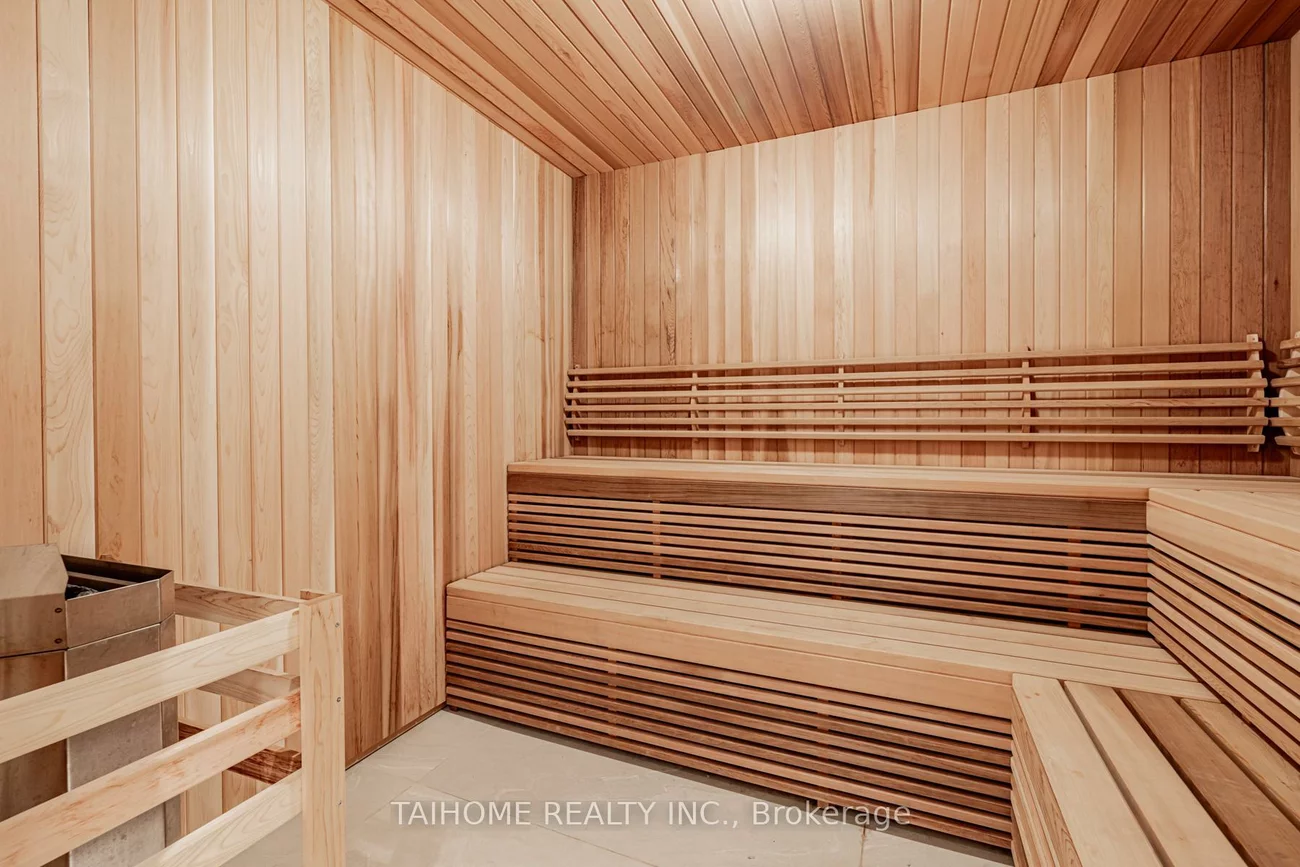 28, Hollywood, Willowdale East, Toronto