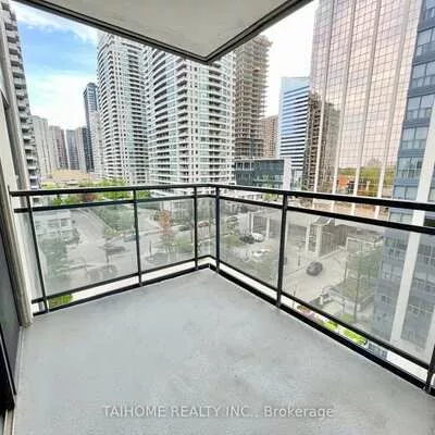 28, Hollywood, Willowdale East, Toronto