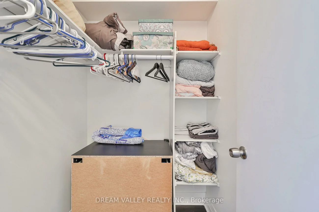 25, Carlton, Church-Yonge Corridor, Toronto