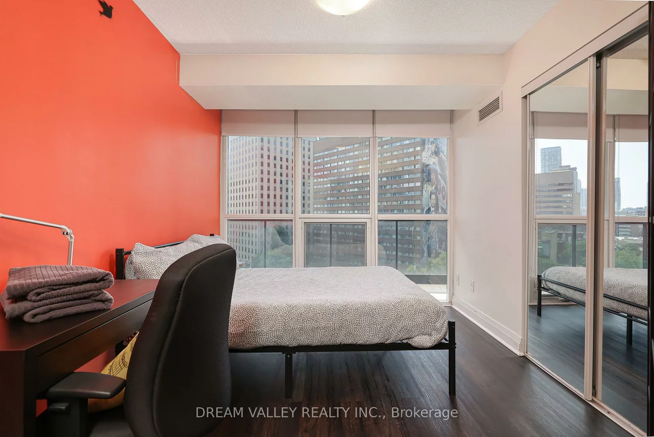 25, Carlton, Church-Yonge Corridor, Toronto