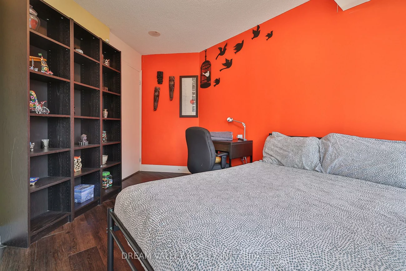 25, Carlton, Church-Yonge Corridor, Toronto