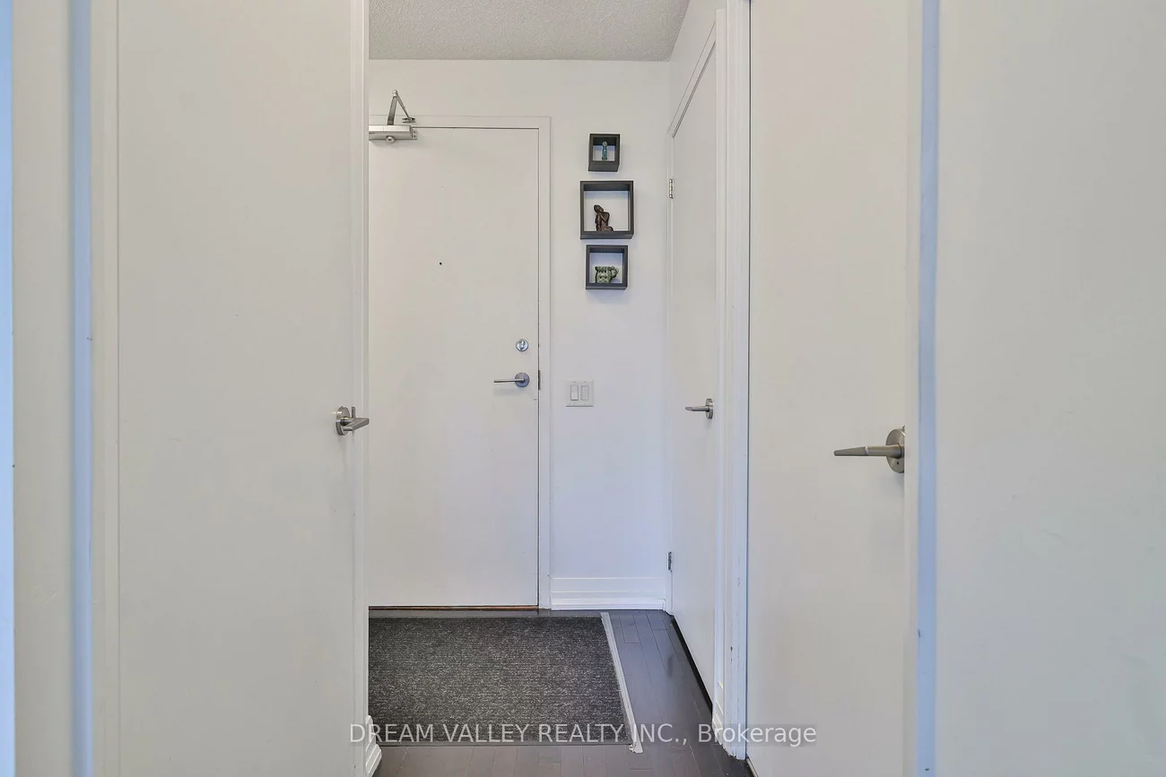 25, Carlton, Church-Yonge Corridor, Toronto