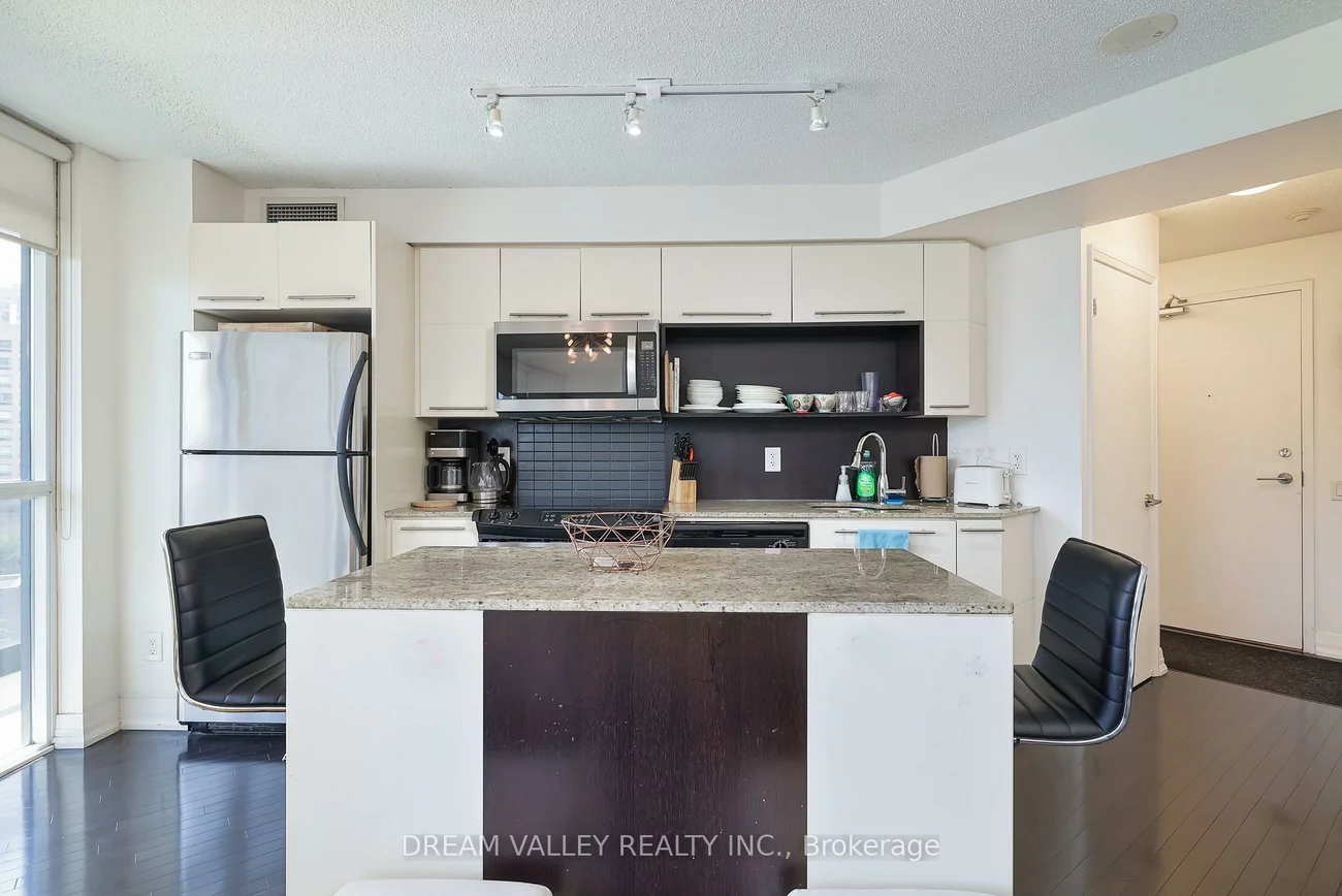 25, Carlton, Church-Yonge Corridor, Toronto