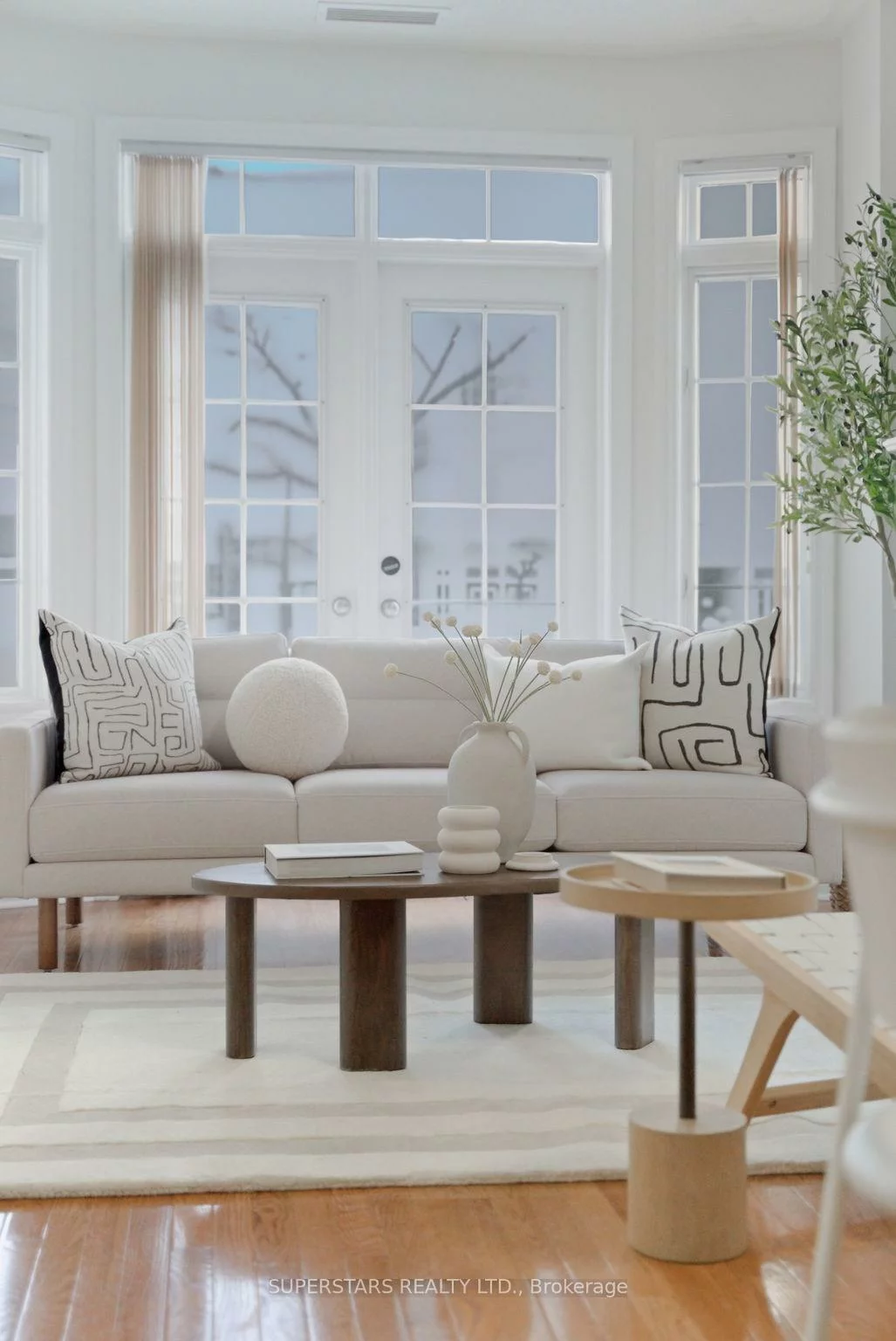 1, Rean, Bayview Village, Toronto