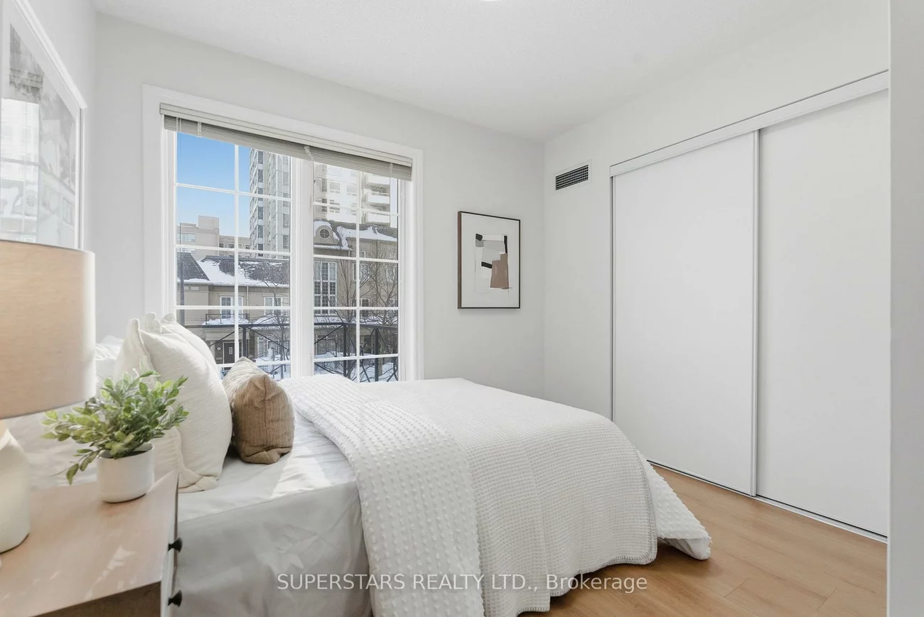 1, Rean, Bayview Village, Toronto