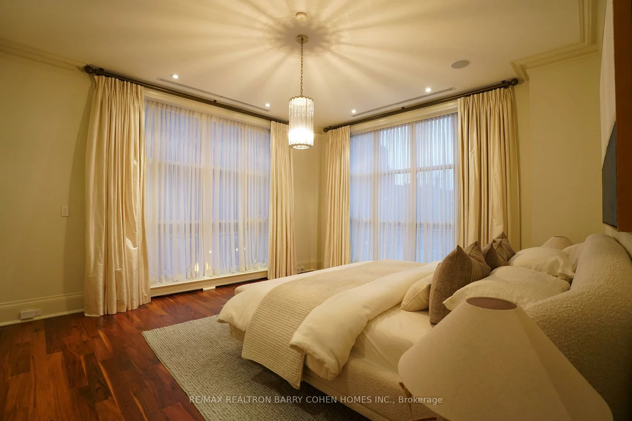 1, St Thomas, Bay Street Corridor, Toronto