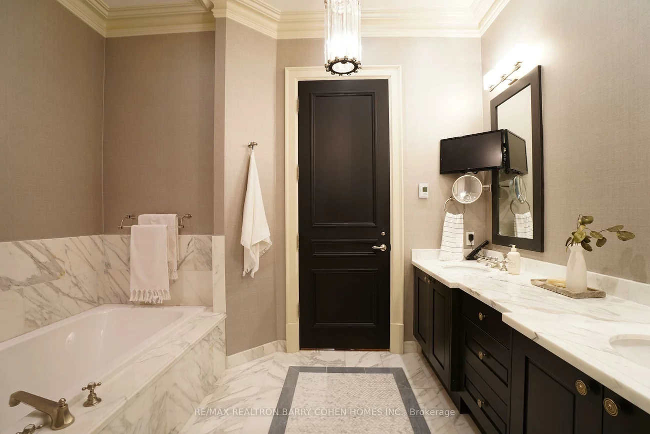 1, St Thomas, Bay Street Corridor, Toronto