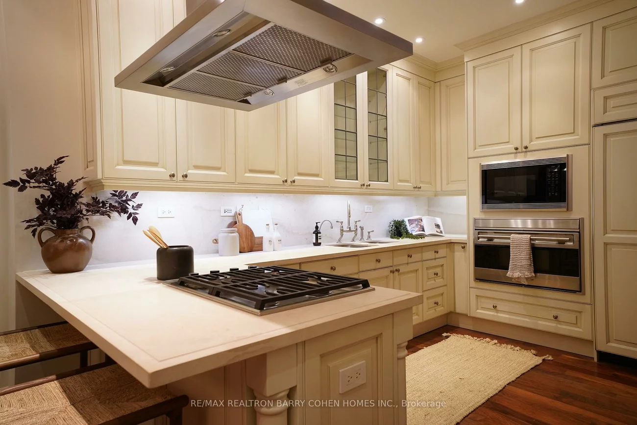 1, St Thomas, Bay Street Corridor, Toronto