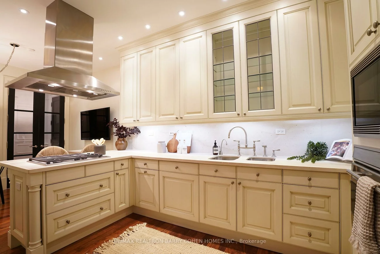 1, St Thomas, Bay Street Corridor, Toronto