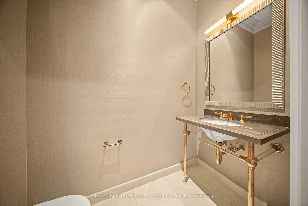 1, St Thomas, Bay Street Corridor, Toronto