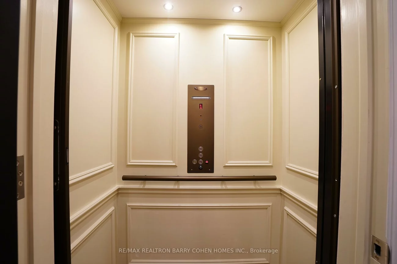 1, St Thomas, Bay Street Corridor, Toronto