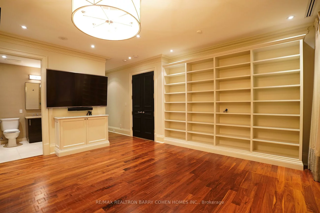 1, St Thomas, Bay Street Corridor, Toronto