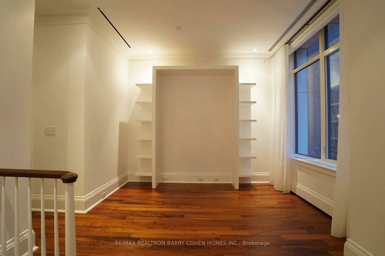 1, St Thomas, Bay Street Corridor, Toronto