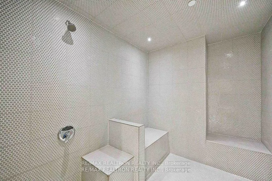 30, Roehampton, Mount Pleasant West, Toronto