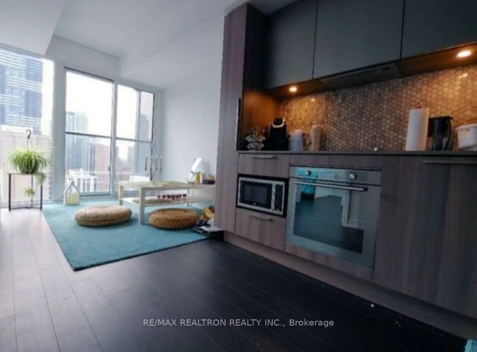 85, Wood, Church-Yonge Corridor, Toronto