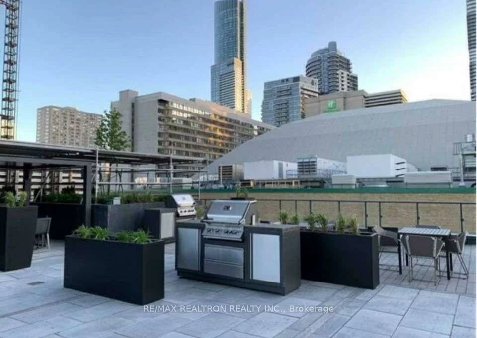 85, Wood, Church-Yonge Corridor, Toronto