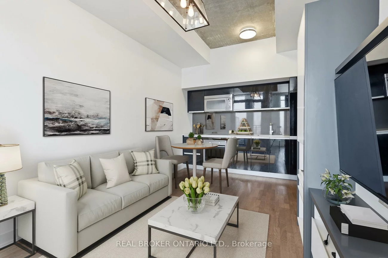 20, Minowan Miikan, Little Portugal, Toronto